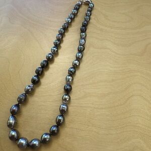 Genuine Tahitian pearl necklace!